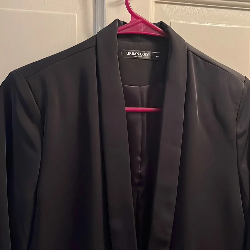 Black blazer - Picture 2 of 4